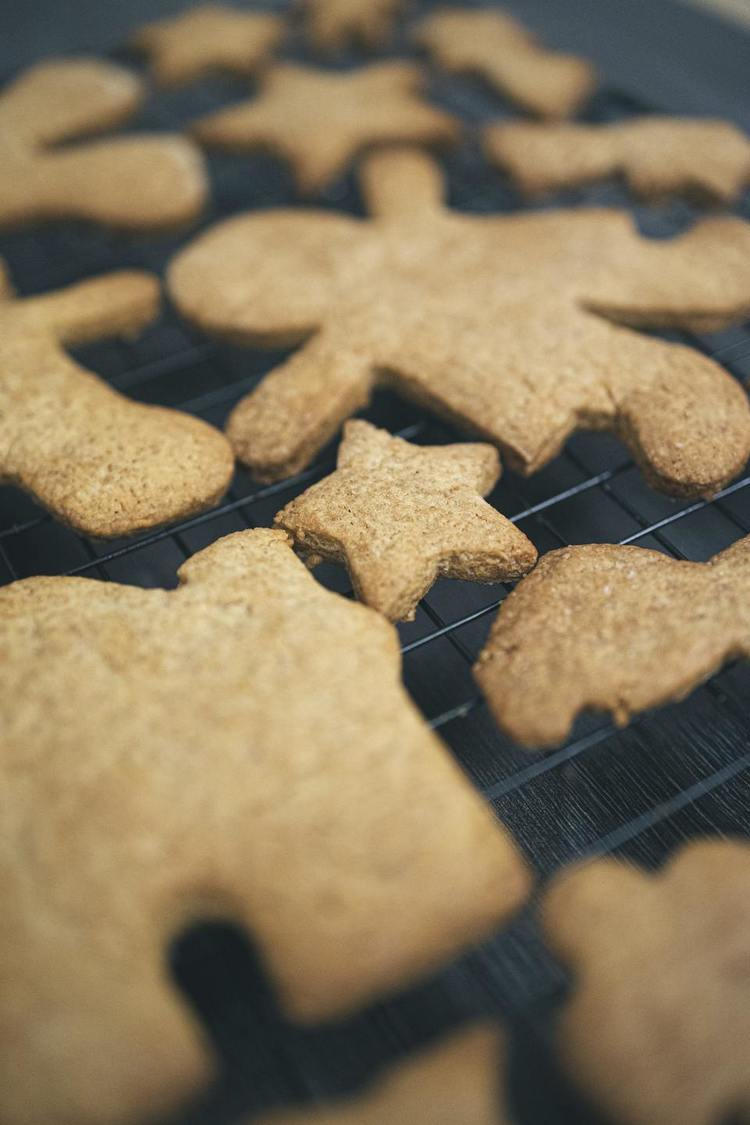 Baked Gingerbread Cookies - Gingerbread Cookie Recipe