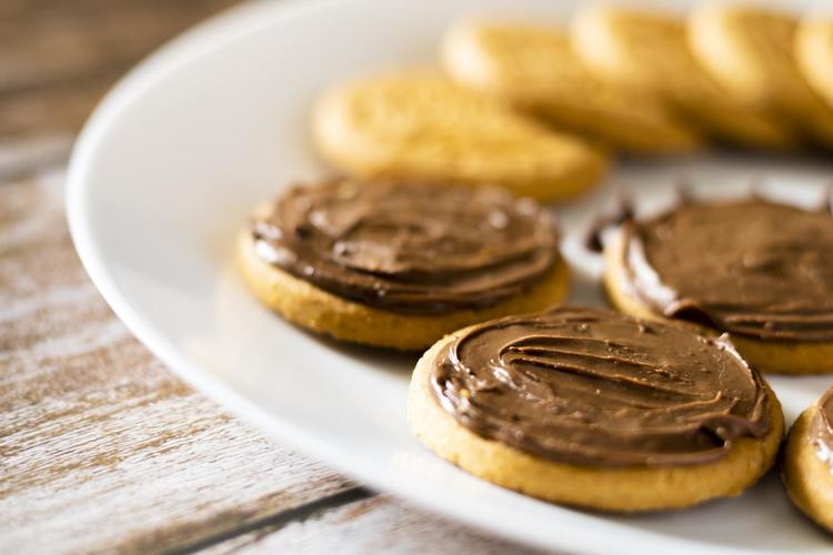 Peanut Butter Cookies with Chocolate Frosting Recipe