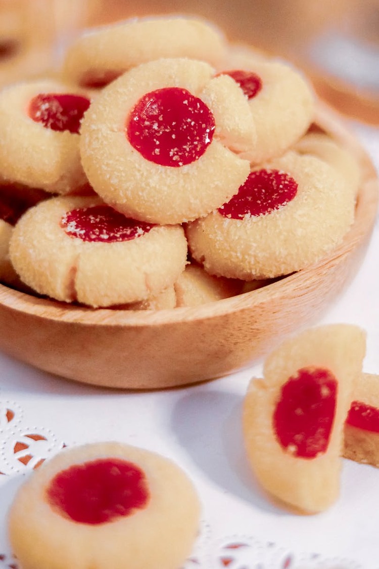Cookies Recipe - Raspberry Thumbprint Cookies (Hallongrotta)