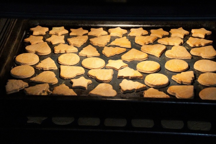 Gingerbread Cookie Recipe - Oven Baked Gingerbread Cookies